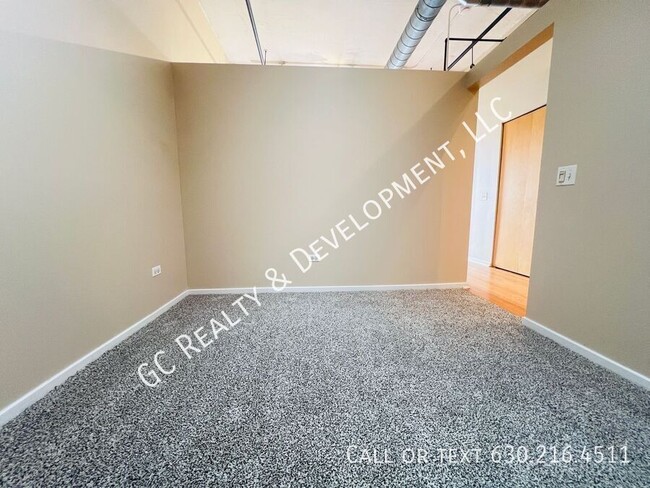 Building Photo - 2024 S Wabash Ave