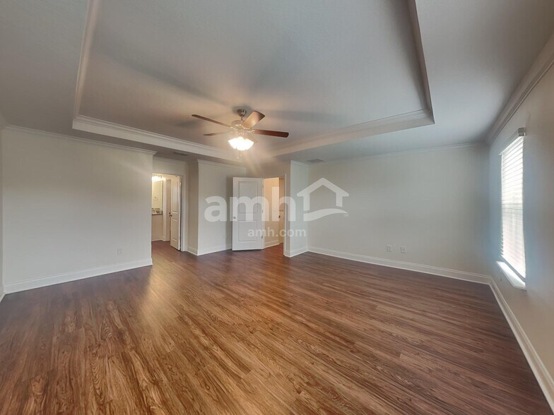 Building Photo - 1353 Mount Logan Dr