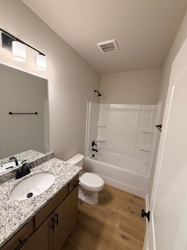 Building Photo - 816 Venecia Dr