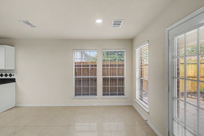 Building Photo - 2126 Highland Bay Ct