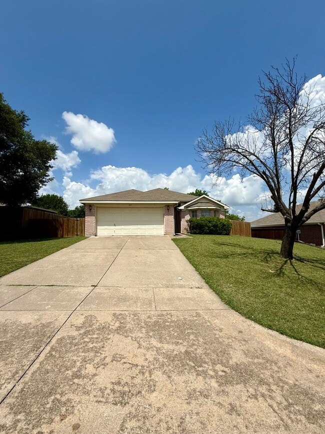 Building Photo - COMMUTER FRIENDLY / ESTABLISHED NEIGHBORHOOD