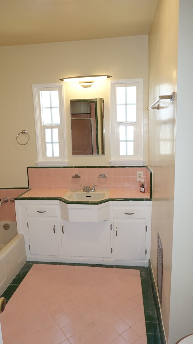 Primary Bathroom - 4715 Allott Ave