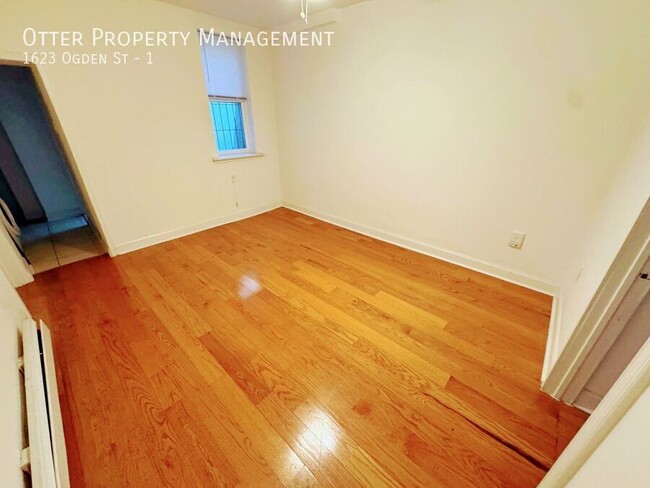 Building Photo - 1BR/1BA Fairmount Ground Floor Apt with Wa...