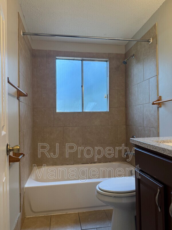 Building Photo - 3086 Estes St