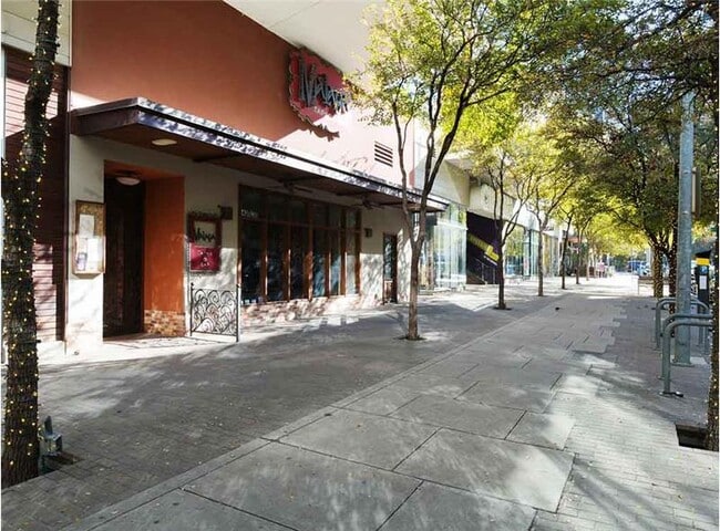 Building Photo - 420 W 3rd St