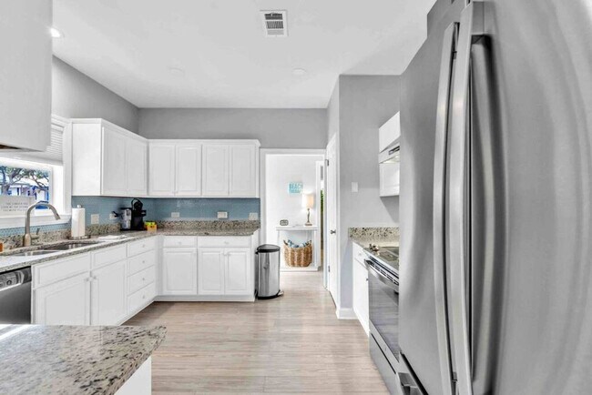 Building Photo - 61 Sunfish St