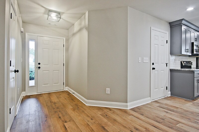 Building Photo - 620 Walnut Woods Dr