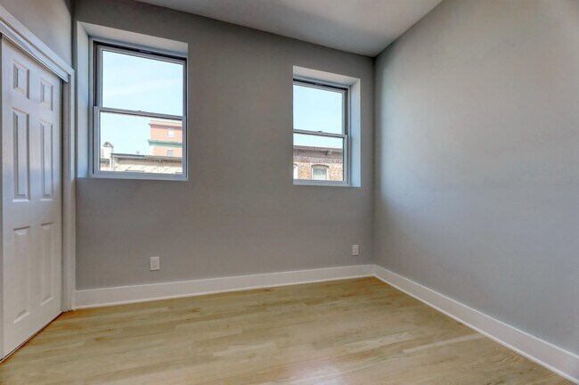 Building Photo - 618 14th St