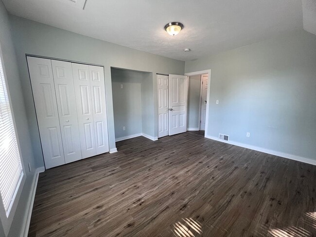 Building Photo - 3 bedroom home with main floor laundry!
