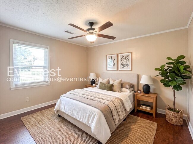Building Photo - 2-Bed/1-Bath Home/Voucher Accepted/Available Now!