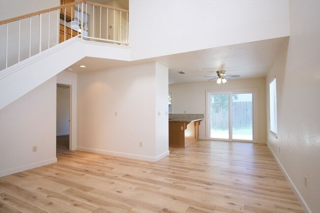 Building Photo - 3 Bedroom 3 bath home in Modesto