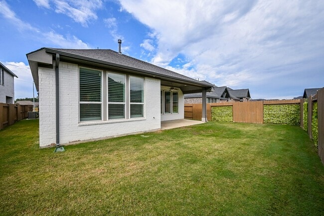 Building Photo - 24550 Carleton Lake Ln