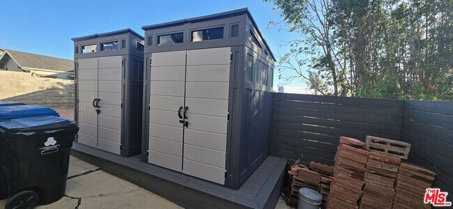 Building Photo - 1448 Calumet Ave