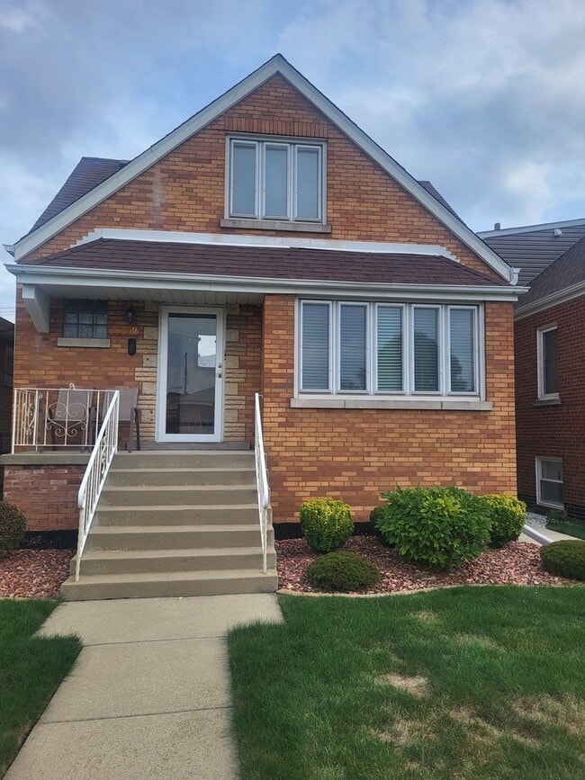 Primary Photo - 5549 S Meade Ave