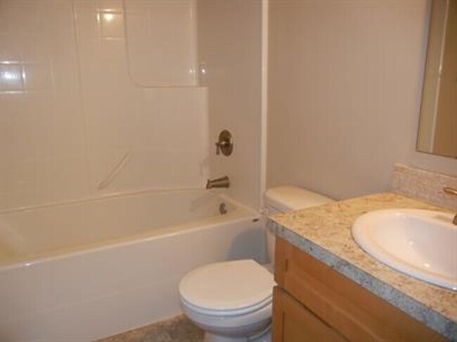 Building Photo - 3 Bedroom 2.5 Bath located in Tumwater