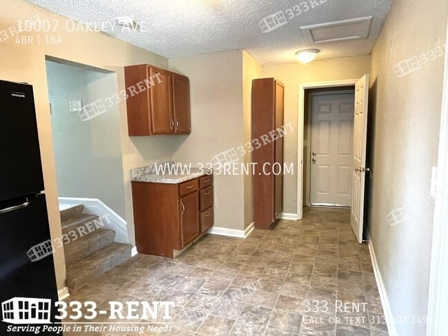 Building Photo - 10007 Oakley Ave