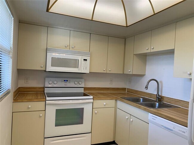 Building Photo - 3038 Eastland Blvd