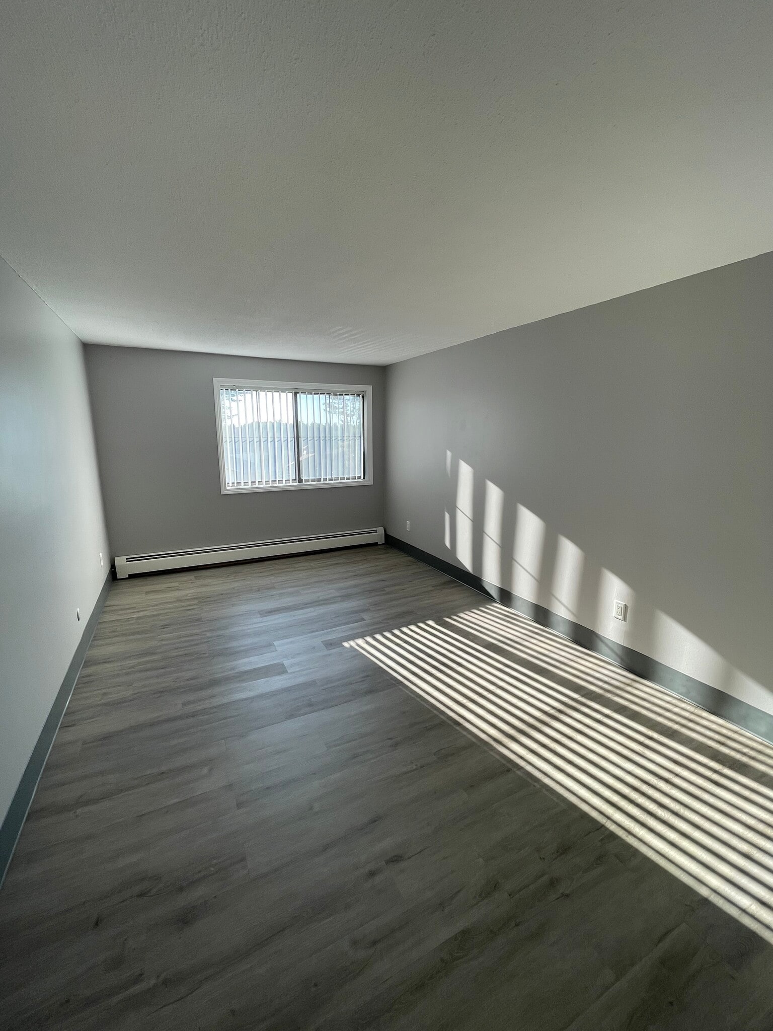 Building Photo - 124 Mammoth Rd