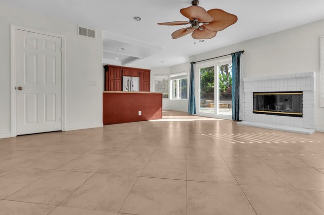Building Photo - 2101 Vallejo Dr