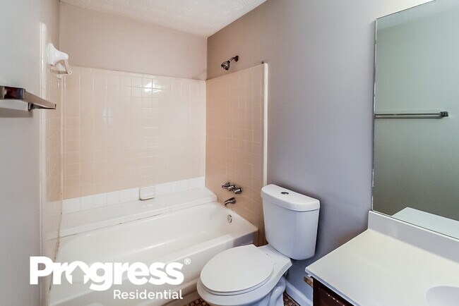 Building Photo - 2468 Mistletoe Ln SW