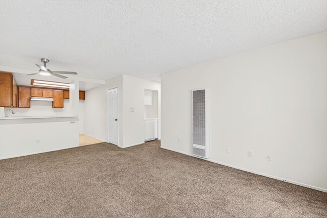 Interior Photo - 1075 Loma Ave