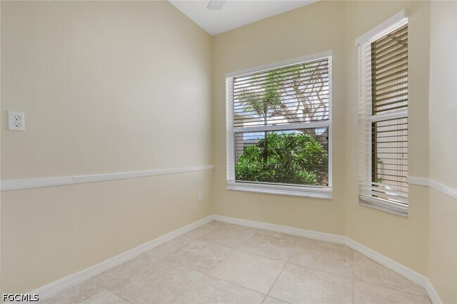 Building Photo - 5011 SW 16th Pl