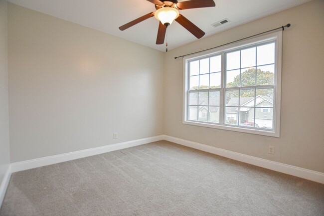 Building Photo - Pet Friendly Four Bedroom with Basement!