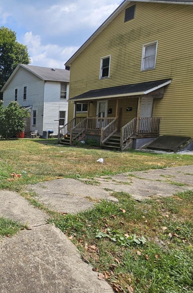 Building Photo - 2 bedroom 1 bath