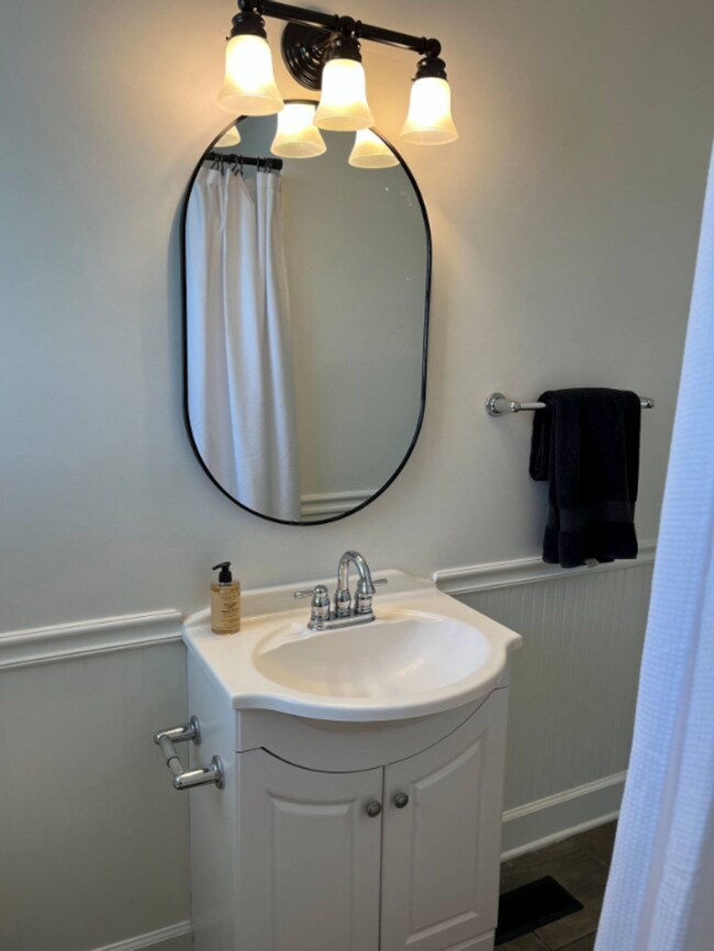 Building Photo - Elegant Downtown Augusta Cottage – Fully F...