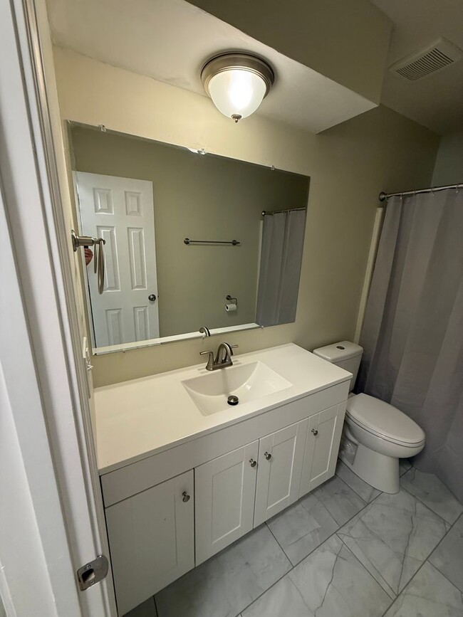 Building Photo - Remodeled 3 Bedroom 2 Bathroom home in Battlefield MO