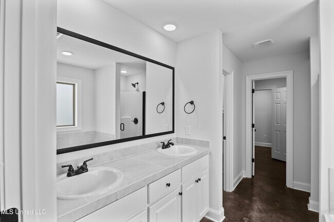 Building Photo - 230 Hemingway Cir