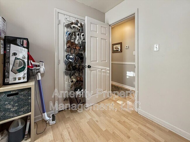 Building Photo - 955 Woodcreek Dr