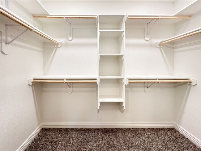 Building Photo - 2067 N Penelope Ln