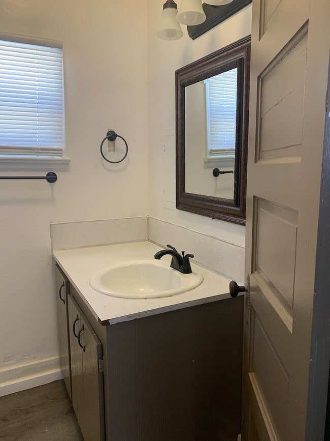 Building Photo - 1 bedroom 1 bath house located in Kellogg, Idaho.