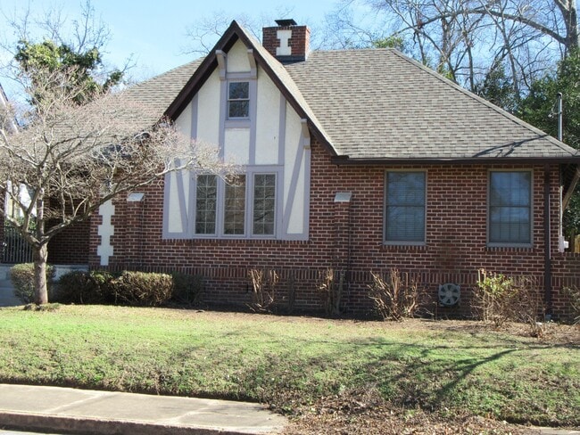 Building Photo - Great Home close to Downtown