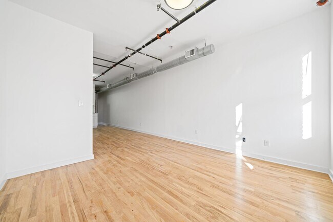 Building Photo - 615 Monroe St