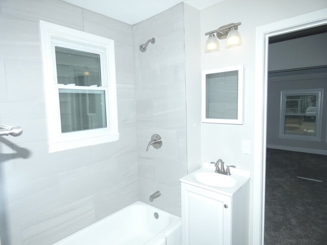 Building Photo - Hot Area-All redone-North Kansas City Home