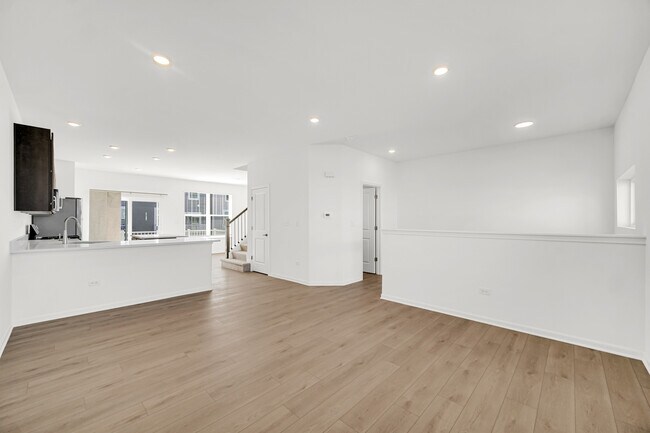 Building Photo - 25718 W Yorkshire Dr