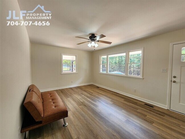 Building Photo - Fully Remodeled 3 Bed/1.5 Bath Ranch in Be...