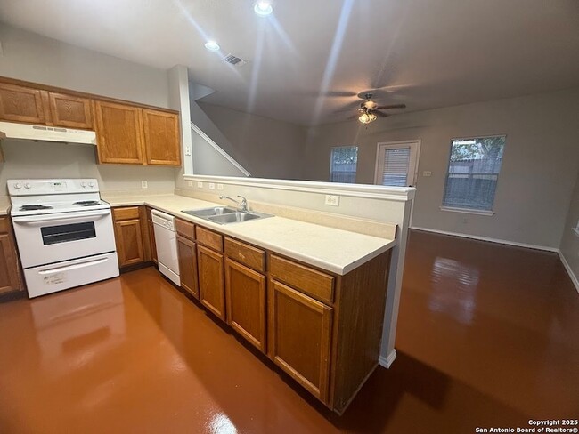 Building Photo - 5602 Golf Mist