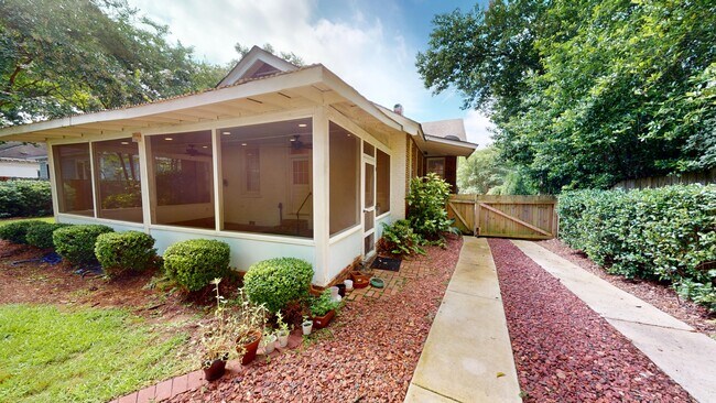 Building Photo - 345 Cloverdale Rd