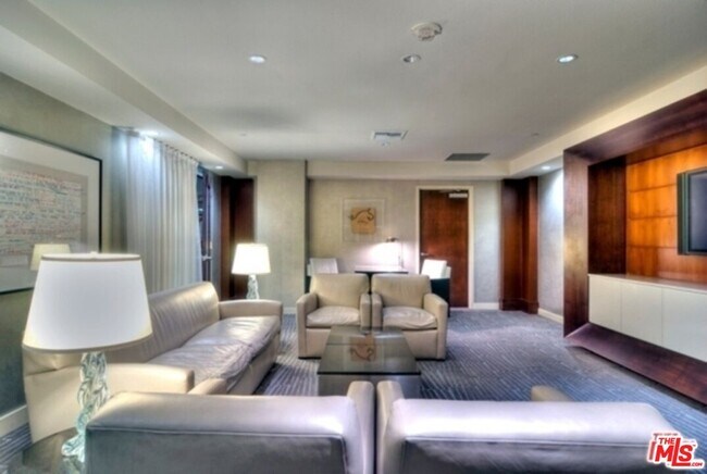 Building Photo - 13700 Marina Pointe Dr