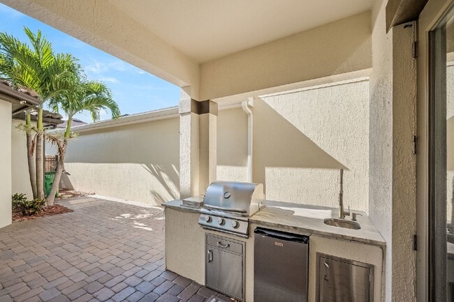 Building Photo - Live in the gorgeous, desirable Arrivas Vi...