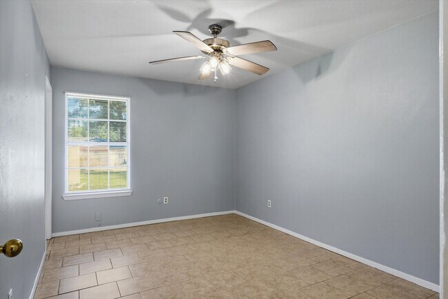 Building Photo - 908 TX-243