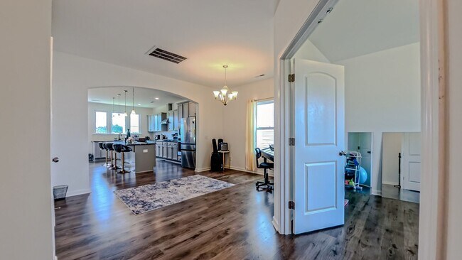 Building Photo - A stylish and modern single-family home wi...