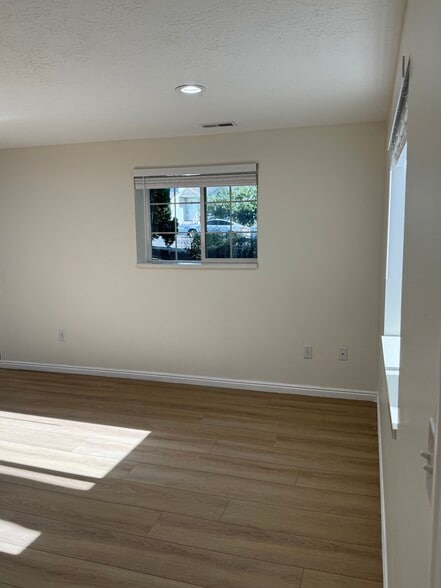 Building Photo - 1117 E 200 S