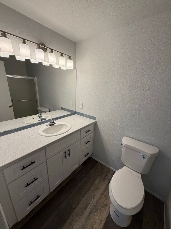 Building Photo - Cozy 3 bedroom Duplex in Berry Valley Estates