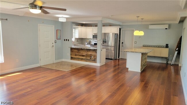 Building Photo - 1403 Davis Dr