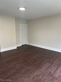 Building Photo - 1244 W 69th St