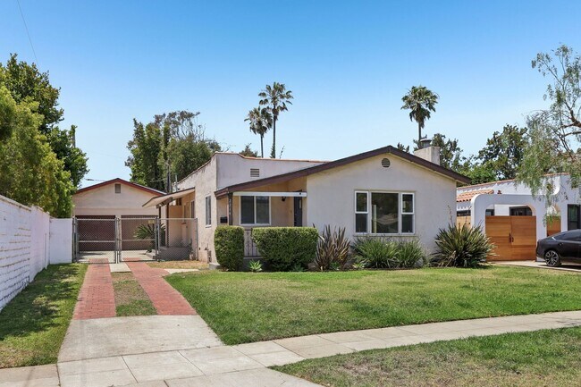 Building Photo - 3Bd/2ba Home w/parking in Santa Monica
